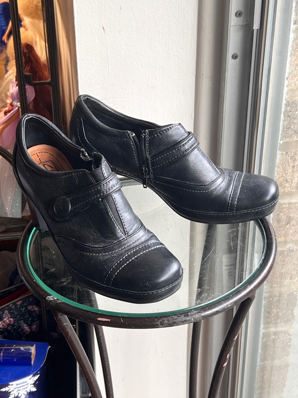Clark Artisan black shoes Size 9.5 with 2" heel - perfect for Fall. Lightly worn